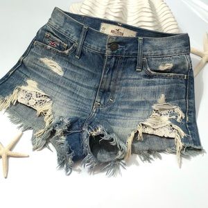 Hollister Distressed High Rise Shorts w Lace 00